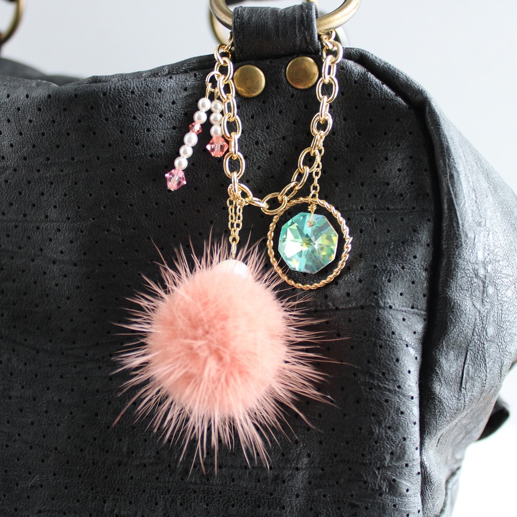 ふわふわ☆ミンクファーとオーロラクリスタルのバッグチャーム ☆全3色(高品質クリスタル使用)