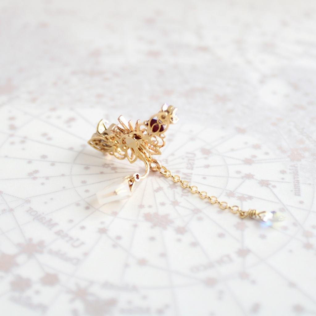 夜空を閉じ込めた耳飾り★星の円舞(ワルツ)イヤーカフ(全2色) 高品質クリスタル 天体 星