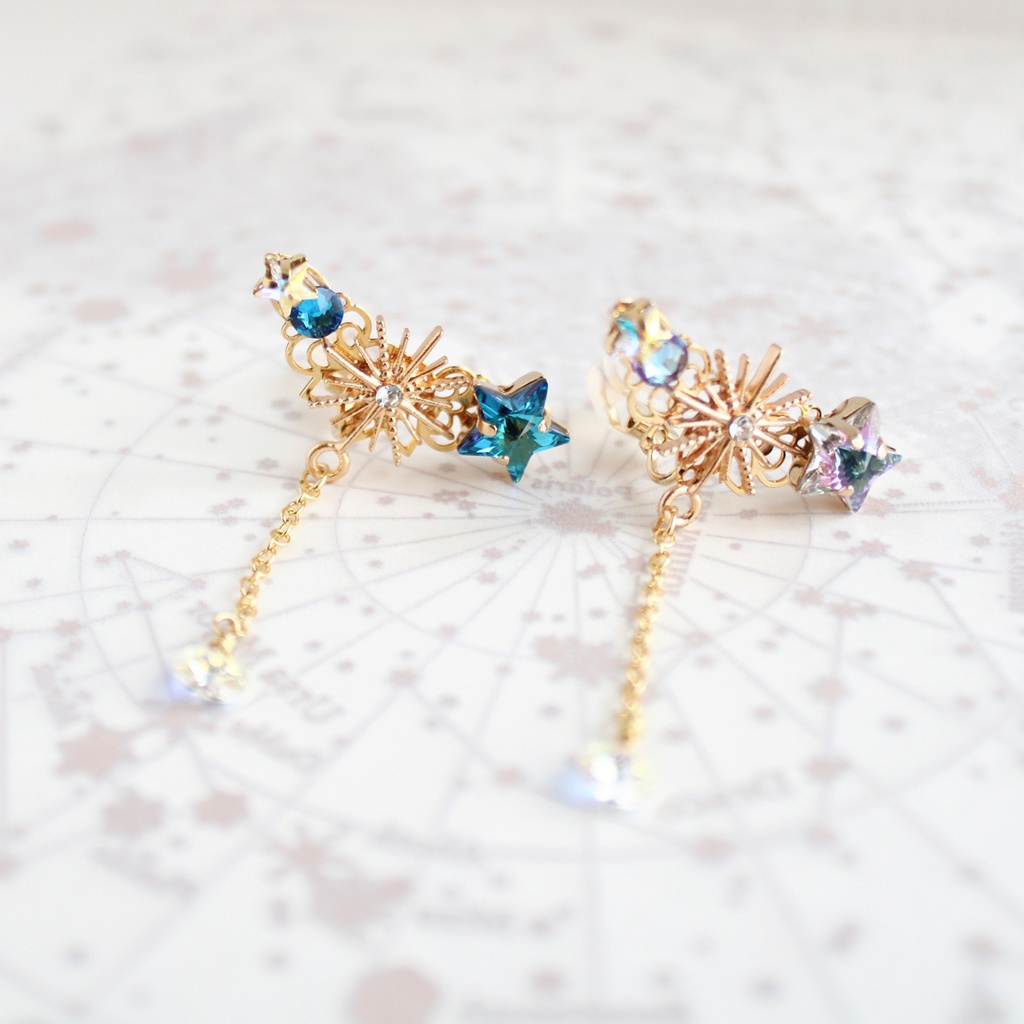 夜空を閉じ込めた耳飾り★星の円舞(ワルツ)イヤーカフ(全2色) 高品質クリスタル 天体 星