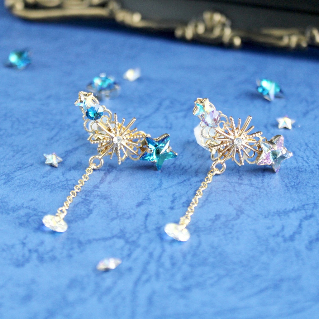 夜空を閉じ込めた耳飾り★星の円舞(ワルツ)イヤーカフ(全2色) 高品質クリスタル 天体 星