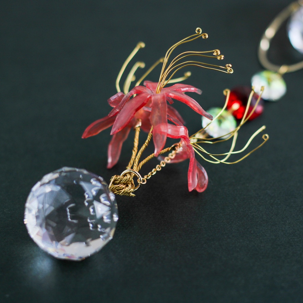 和モダン1点もの☆高品質クリスタル☆彼岸花のサンキャッチャー(赤or青)Red spider Lilly / Blue spider Lilly