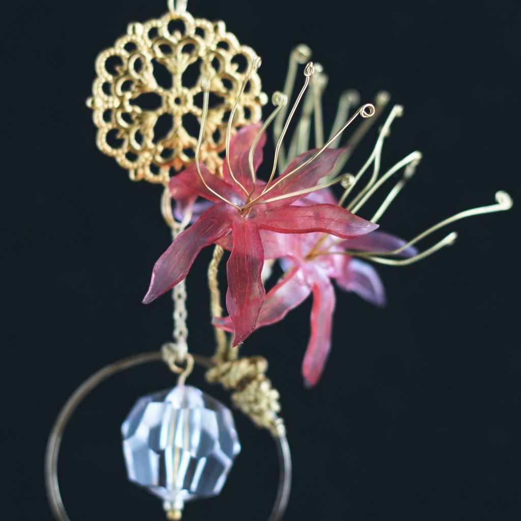 和モダン1点もの☆高品質クリスタル☆彼岸花のサンキャッチャー(赤or青)Red spider Lilly / Blue spider Lilly