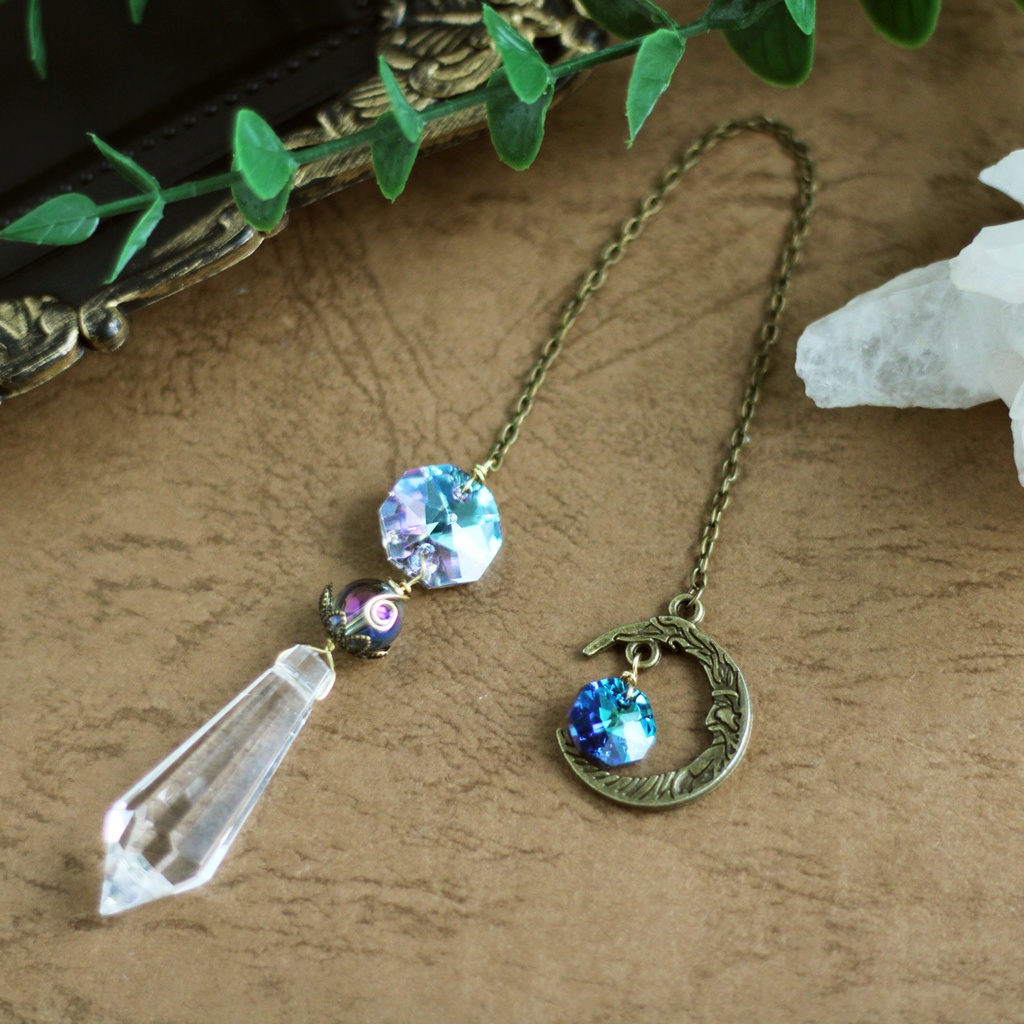 黄昏の三日月ペンデュラム<高級クリスタル使用>☆受注制作 アクアオーラ アンティーク風