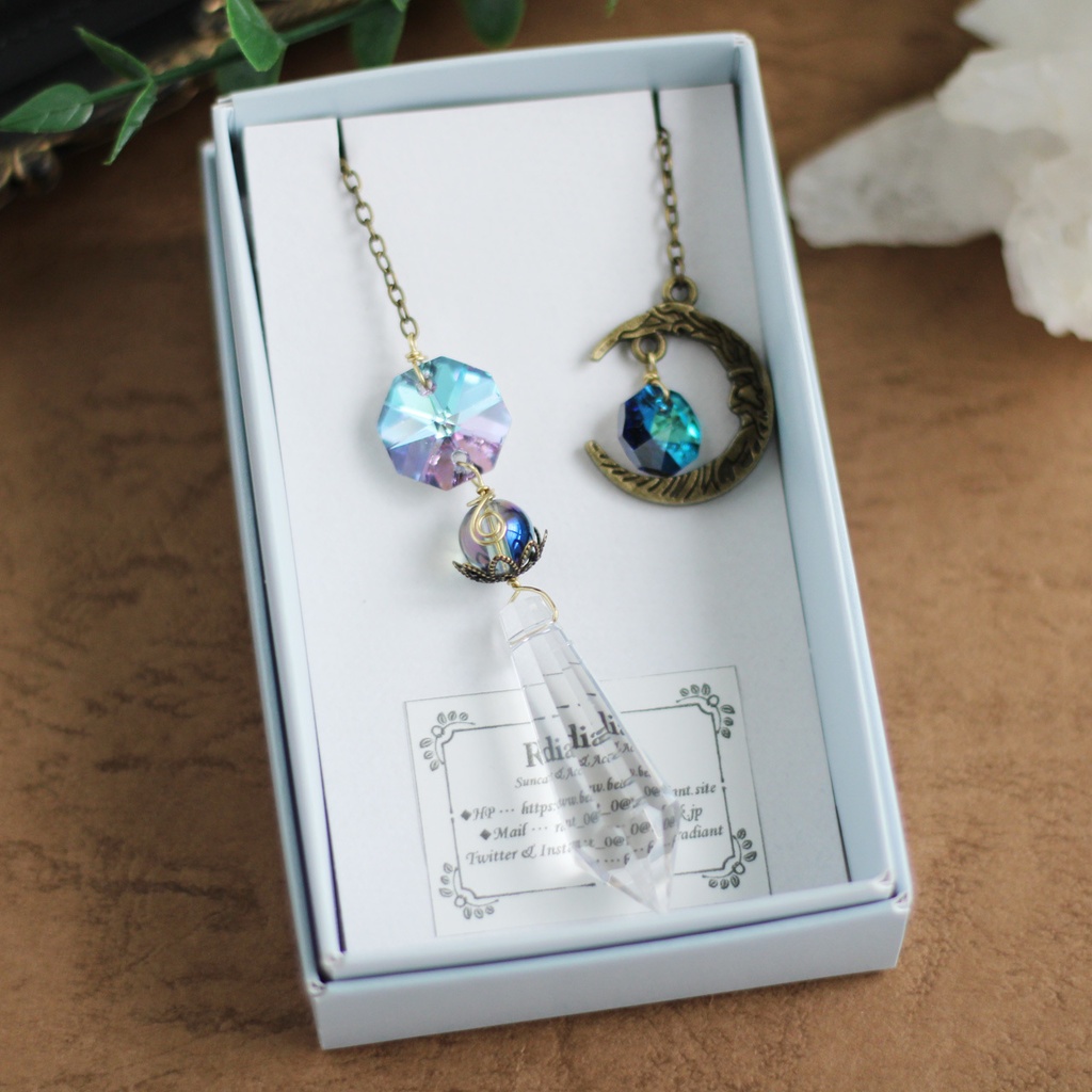 黄昏の三日月ペンデュラム<高級クリスタル使用>☆受注制作 アクアオーラ アンティーク風