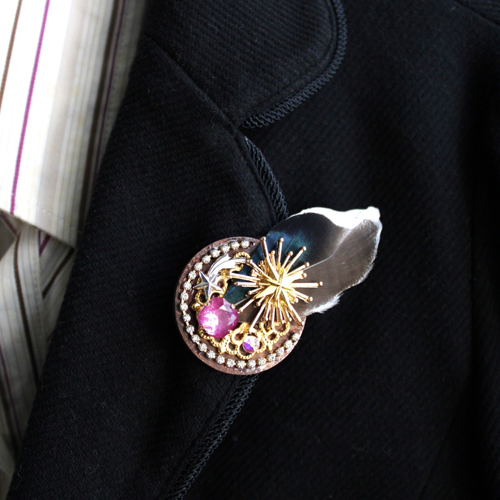 光翼のブローチ 全4色【高級クリスタル使用】星 天体 羽 翼