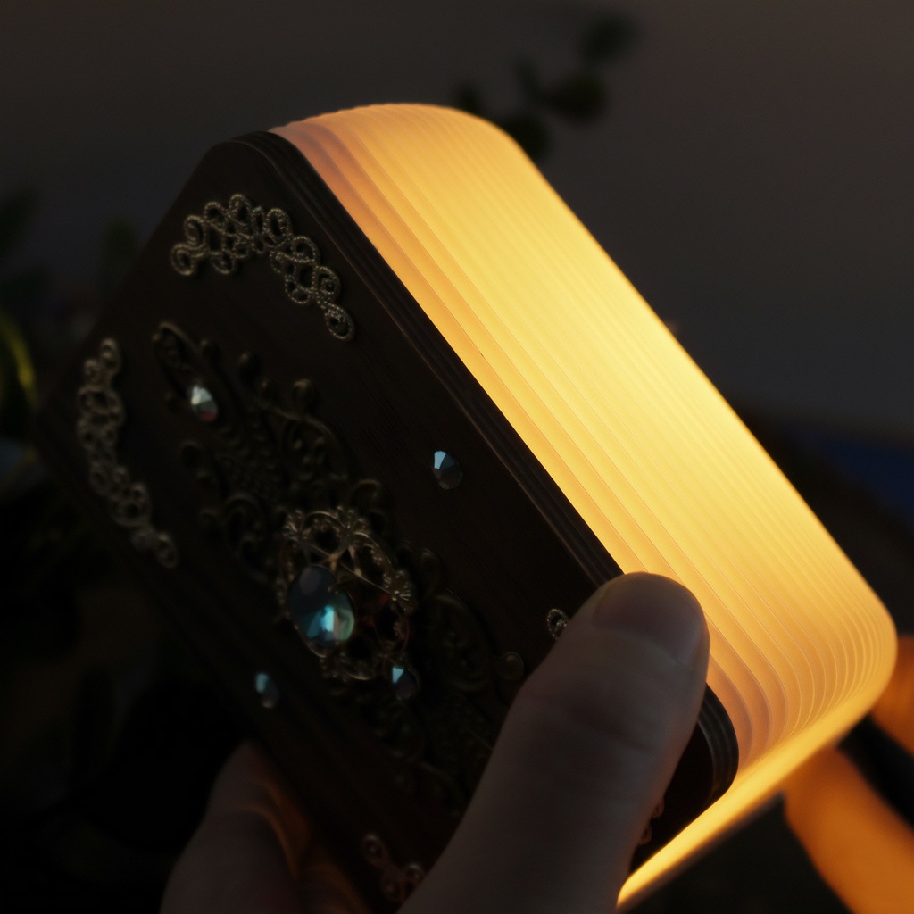 光る魔法の書 ~ 本型LEDライト(充電式・ブックランプ)非常灯にも使える☆数量限定