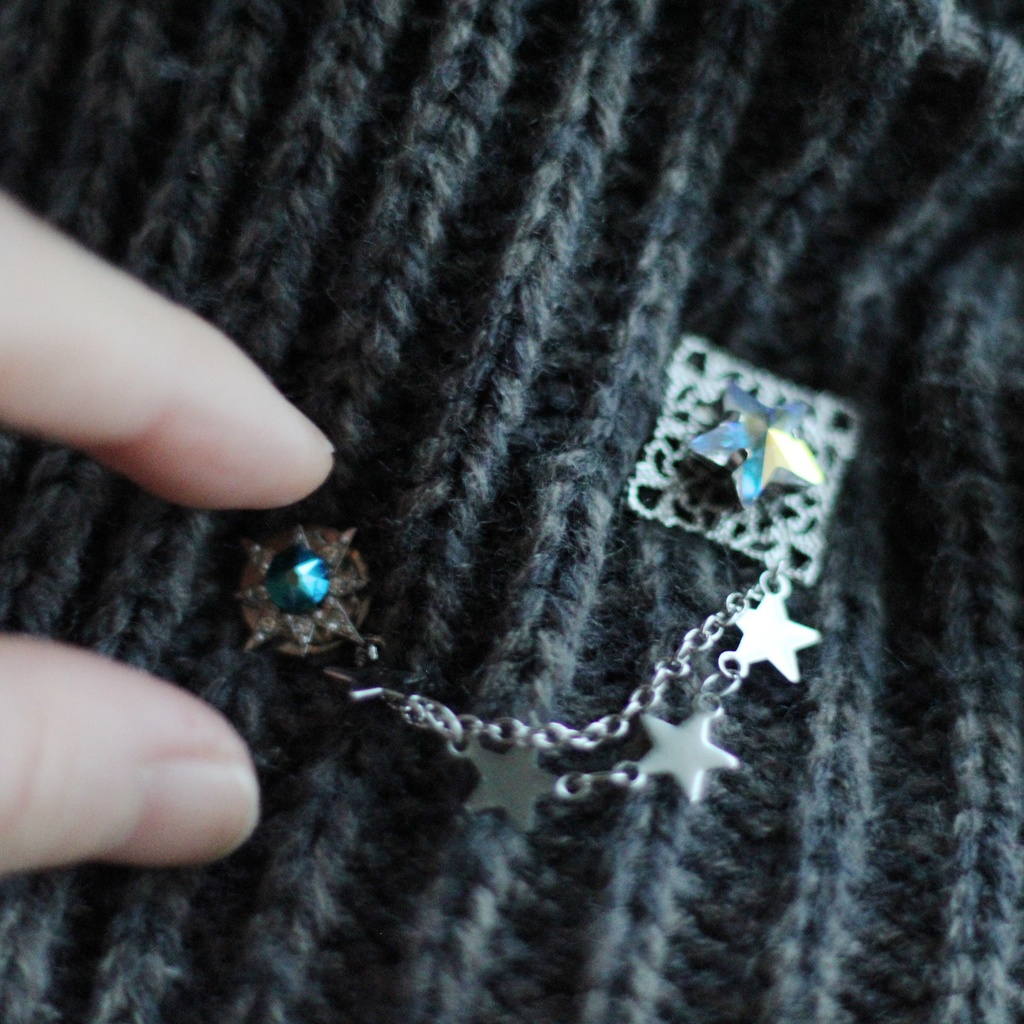 多機能★星架けのピンブローチ(全5色)【高級クリスタル使用】襟や帽子、ショールやマフラーにも♪