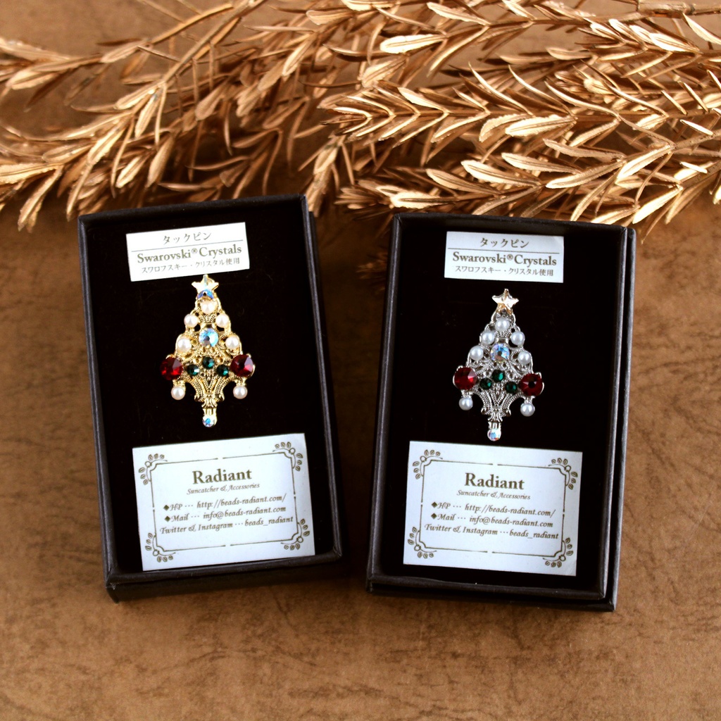 モミの木のピンブローチ（全2色 ゴールド or シルバー）【高級クリスタル使用】