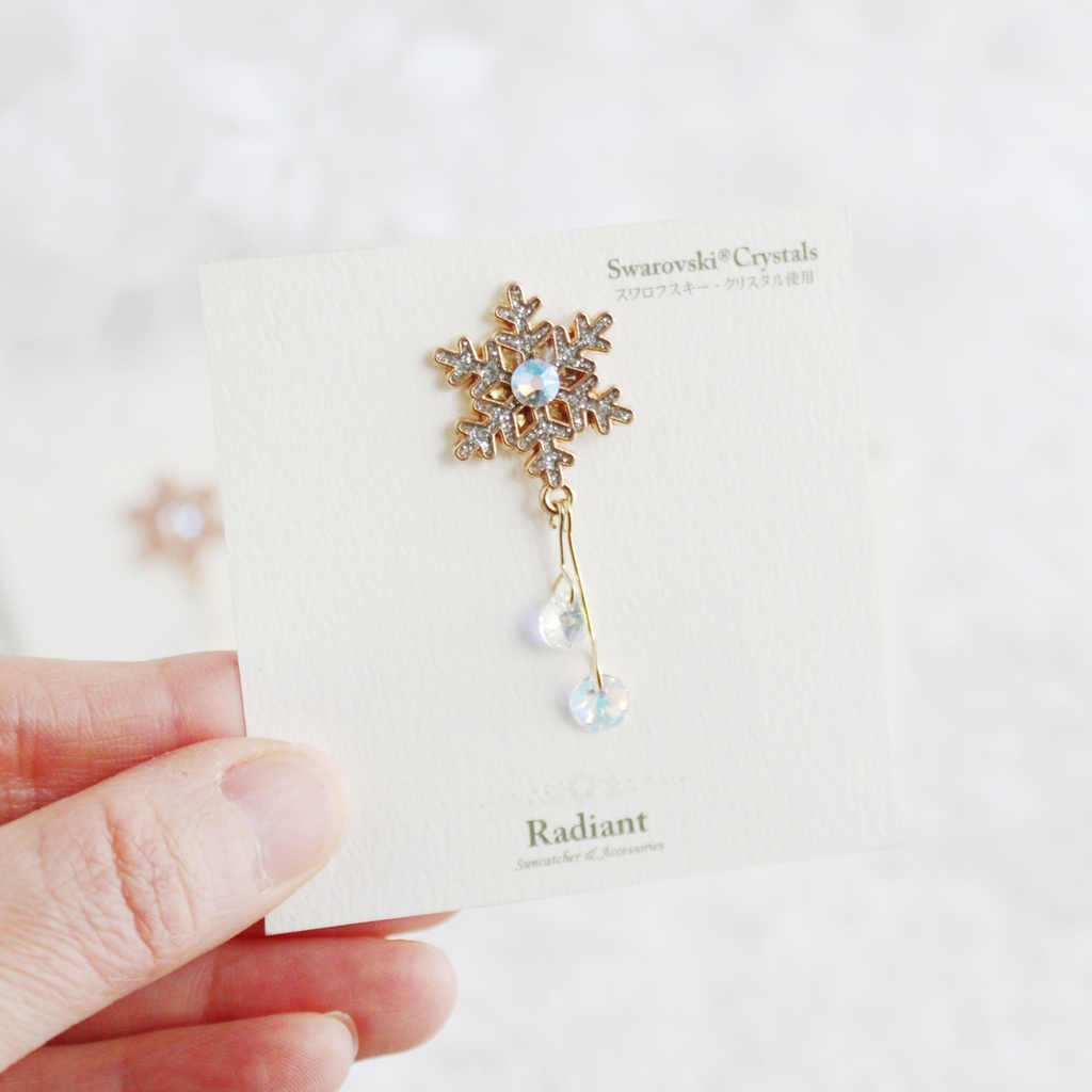 冬季限定★雪の結晶ピンブローチ(全4色)【高級クリスタル使用】