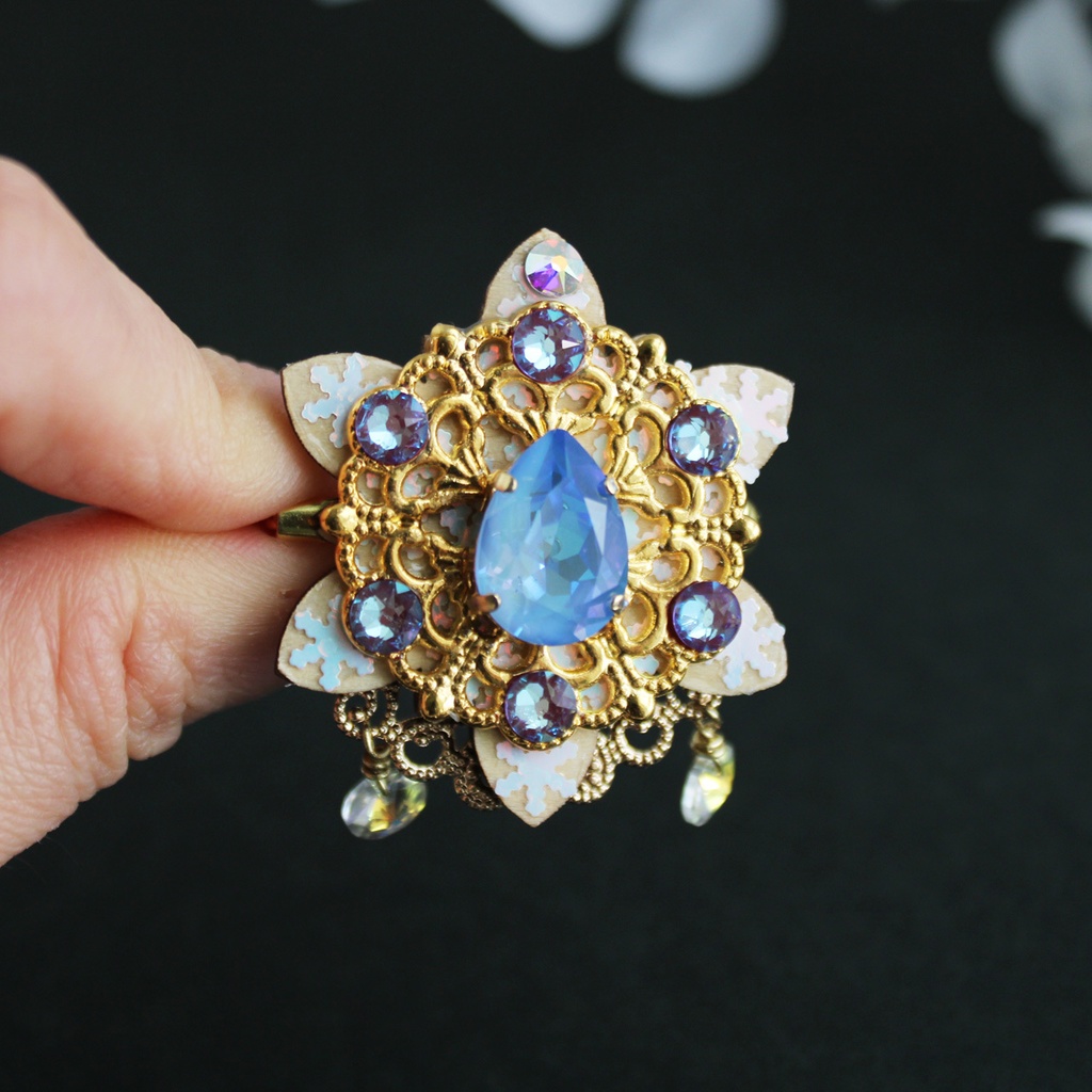 雪の華ブローチ(全5色)【高級クリスタル使用】