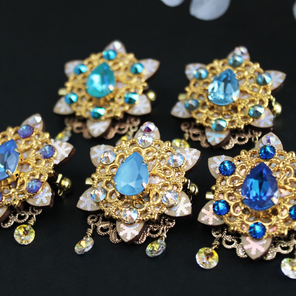 雪の華ブローチ（全5色）【高級クリスタル使用】