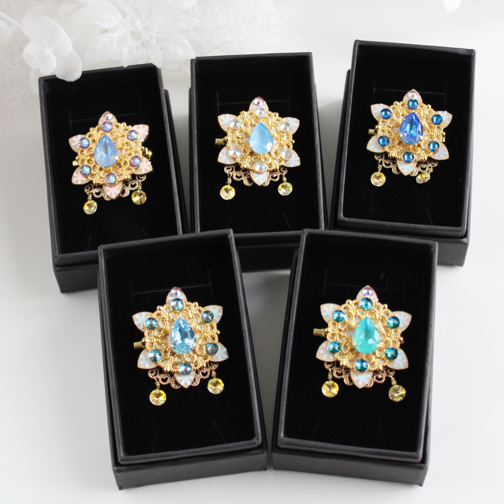 雪の華ブローチ(全5色)【高級クリスタル使用】