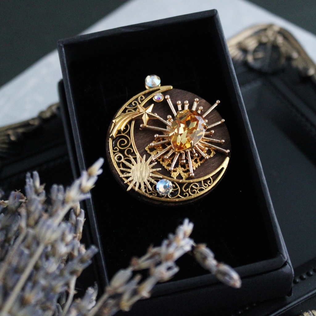 燦耀のブローチ Ver.3 全5色(金古美)一点もの【高級クリスタル使用】