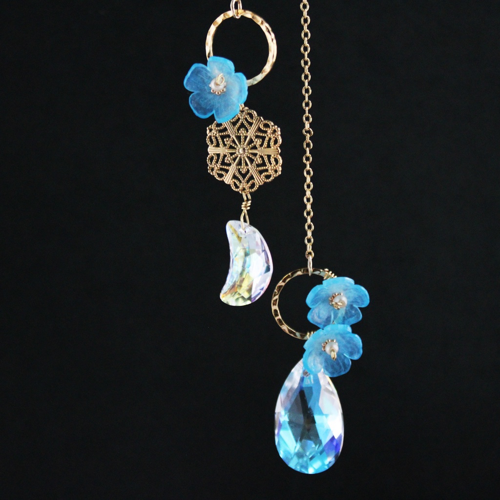 1点もの★星月夜のネモフィラ サンキャッチャー(希少高級クリスタル使用)