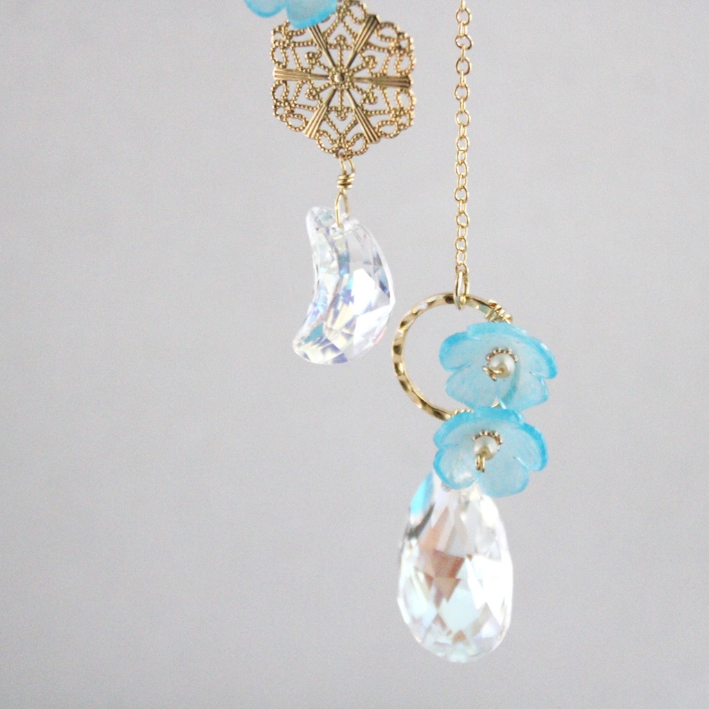 1点もの★星月夜のネモフィラ サンキャッチャー(希少高級クリスタル使用)