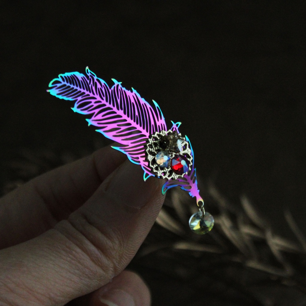 彩光の羽ピンブローチ(右向き・左向き)全3色【高級クリスタル使用】