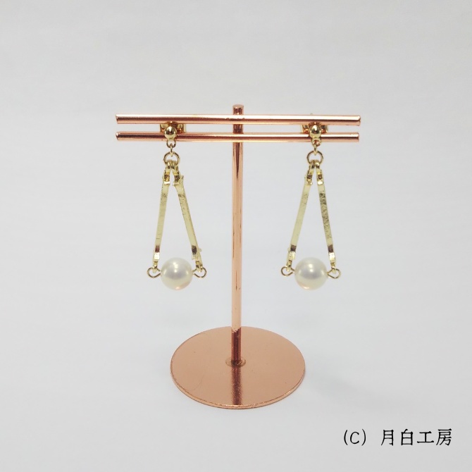 NO.19　シルキーパールのトライアングルピアス（24KGP）