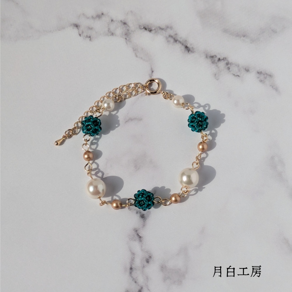 NO.106　【お試し価格】ビーズボールとシルキーパール　クリスタルパール　ブレスレット【ブルージルコン】