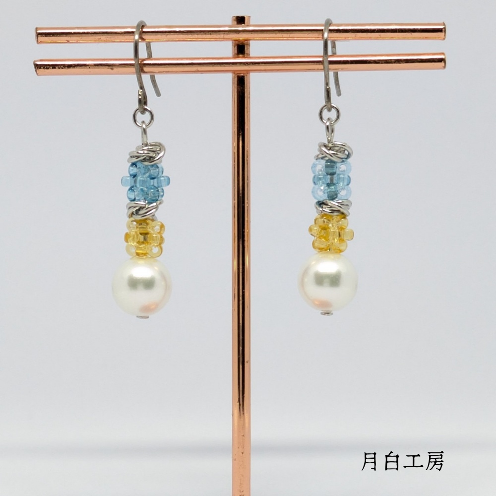 NO.112 小さなビーズボール【レモンソーダ】とシルキーパールとメビウスボールのチタンフックピアス