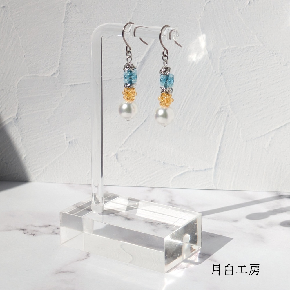 NO.112 小さなビーズボール【レモンソーダ】とシルキーパールとメビウスボールのチタンフックピアス