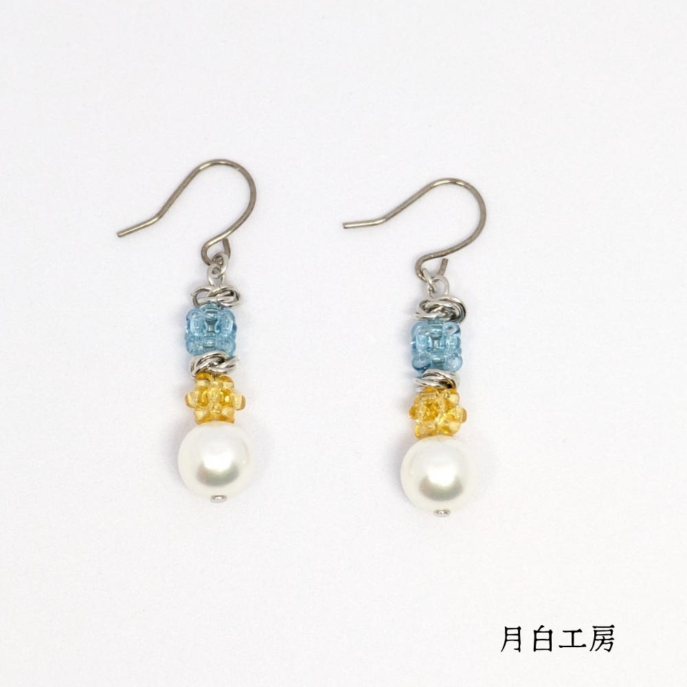 NO.112 小さなビーズボール【レモンソーダ】とシルキーパールとメビウスボールのチタンフックピアス