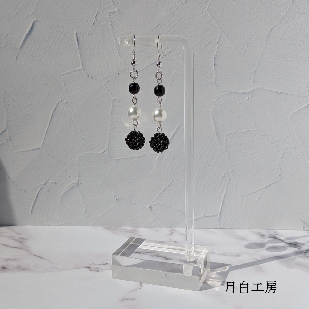 NO.123 3連 【モノトーン】 ピアス ビーズボール シルキーパール チェコビーズ ジェット