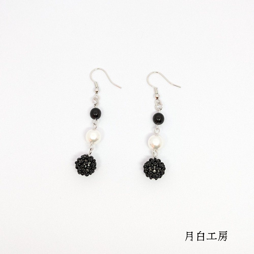 NO.123 3連 【モノトーン】 ピアス ビーズボール シルキーパール チェコビーズ ジェット