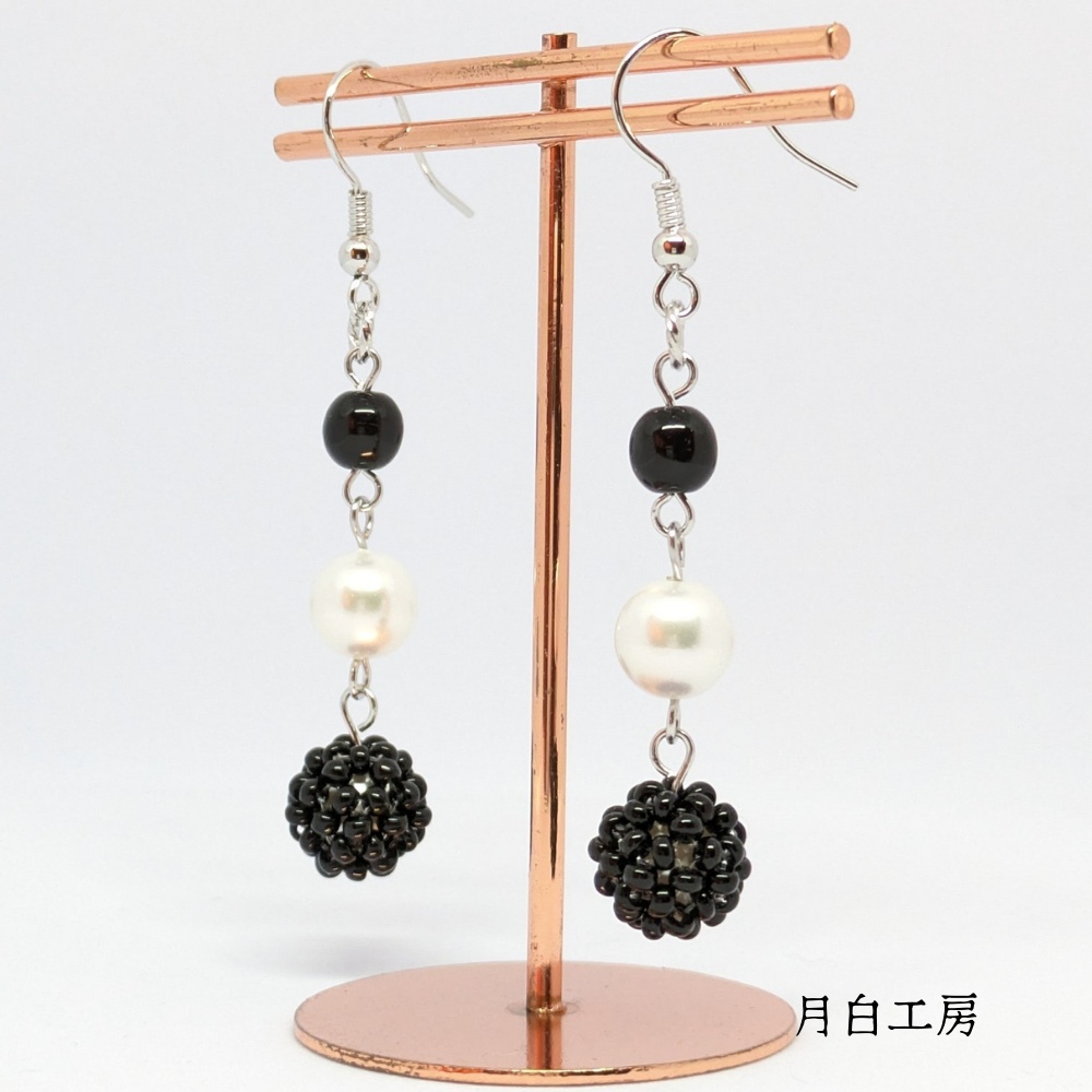 NO.123 3連 【モノトーン】 ピアス ビーズボール シルキーパール チェコビーズ ジェット