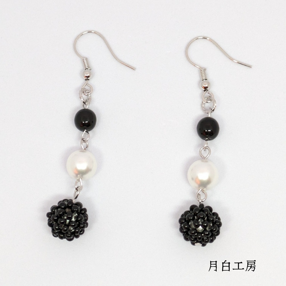 NO.123 3連 【モノトーン】 ピアス ビーズボール シルキーパール チェコビーズ ジェット