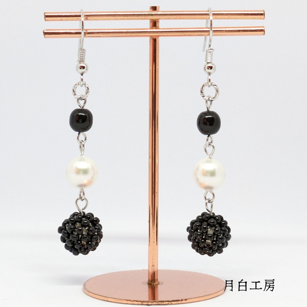 NO.123 3連 【モノトーン】 ピアス ビーズボール シルキーパール チェコビーズ ジェット