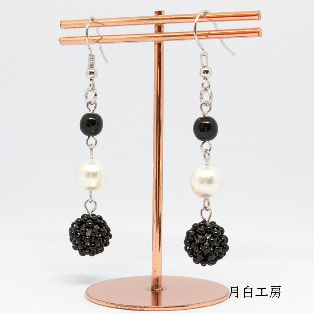 NO.123 3連 【モノトーン】 ピアス ビーズボール シルキーパール チェコビーズ ジェット
