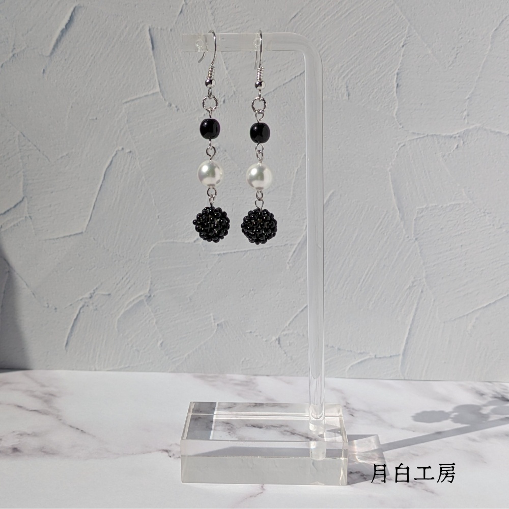 NO.123　3連　【モノトーン】　ピアス　ビーズボール　シルキーパール　チェコビーズ　ジェット