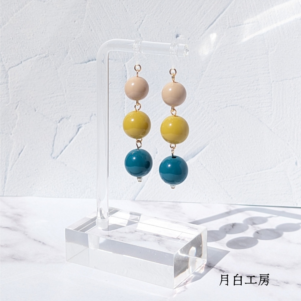 NO.124 【数量限定】3色 シンプルラウンドビーズ 3連 樹脂フックピアス