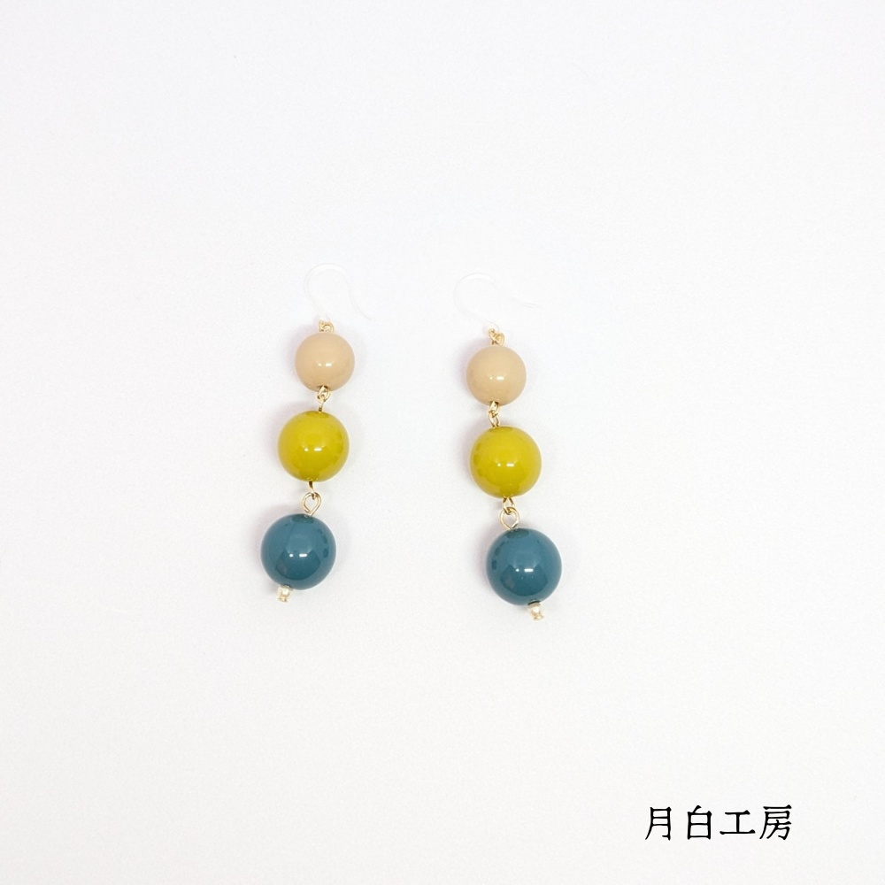 NO.124 【数量限定】3色 シンプルラウンドビーズ 3連 樹脂フックピアス