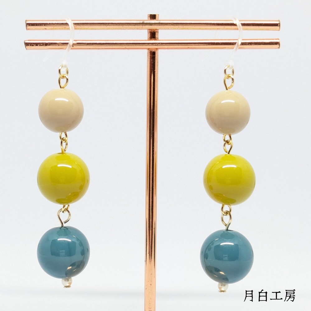 NO.124 【数量限定】3色 シンプルラウンドビーズ 3連 樹脂フックピアス