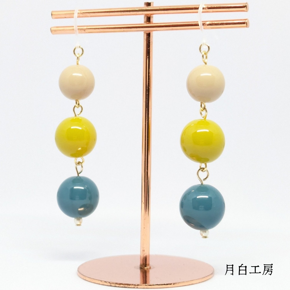 NO.124 【数量限定】3色 シンプルラウンドビーズ 3連 樹脂フックピアス