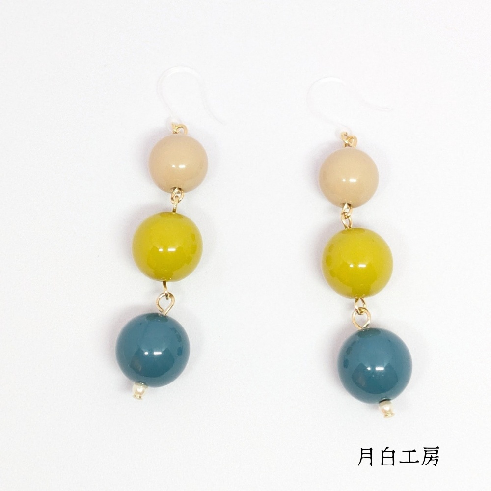 NO.124 【数量限定】3色 シンプルラウンドビーズ 3連 樹脂フックピアス