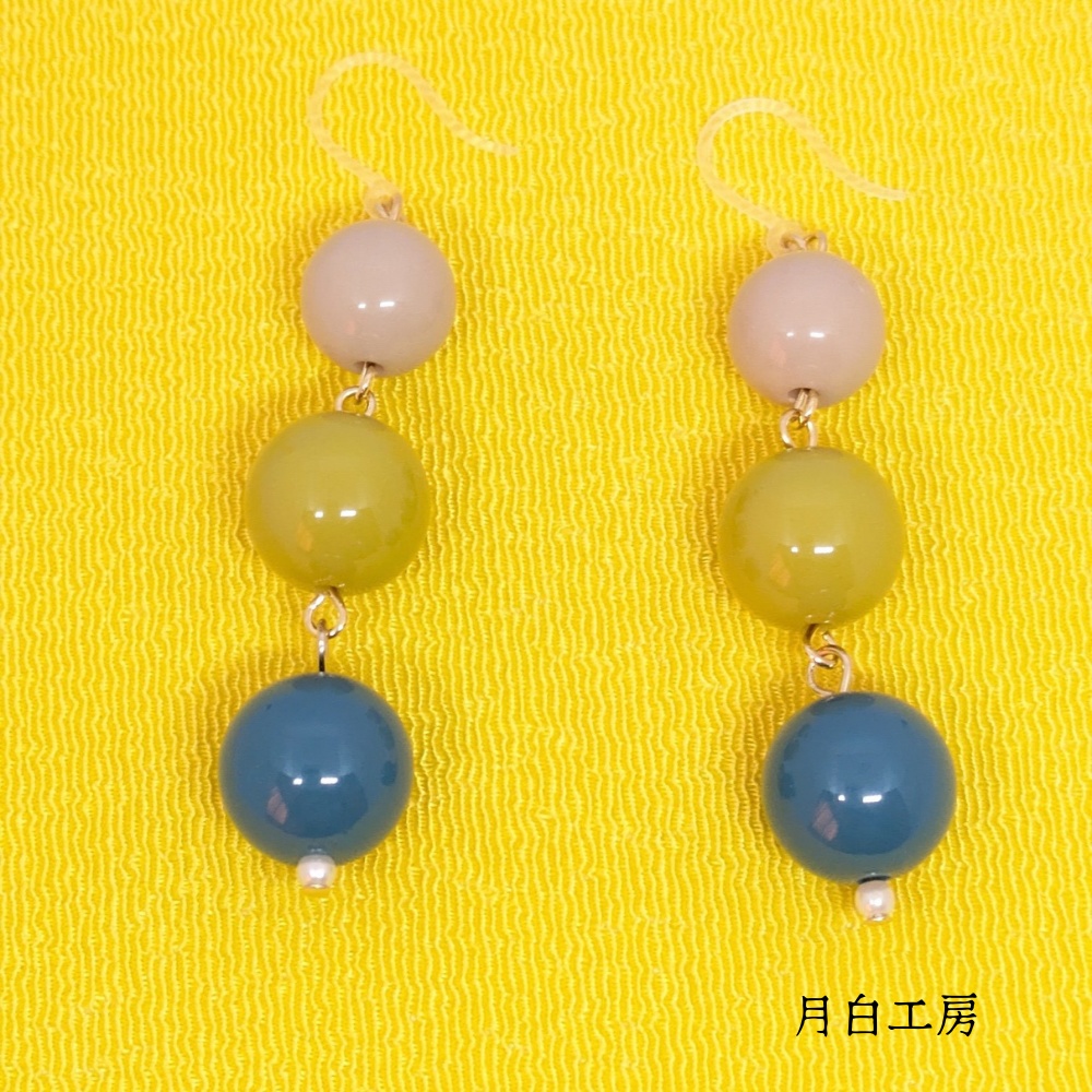 NO.124 【数量限定】3色 シンプルラウンドビーズ 3連 樹脂フックピアス