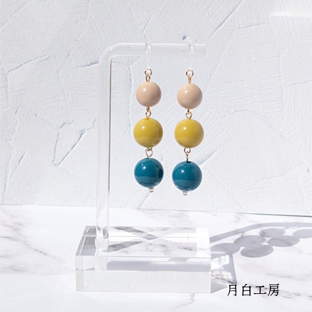 NO.124　【数量限定】3色　シンプルラウンドビーズ　3連　樹脂フックピアス