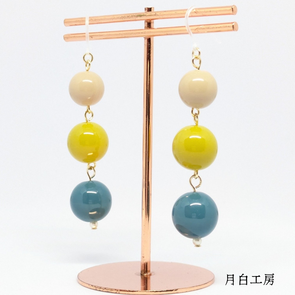 NO.124 【数量限定】3色 シンプルラウンドビーズ 3連 樹脂フックピアス