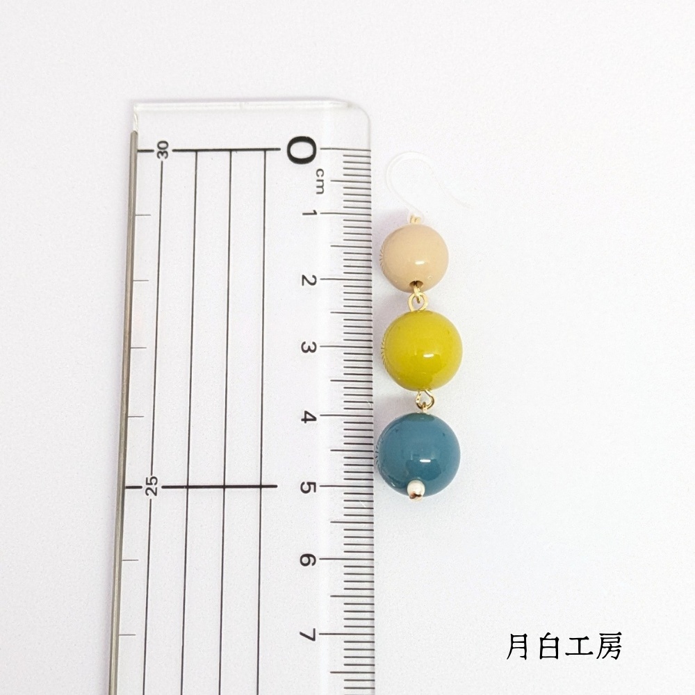 NO.124 【数量限定】3色 シンプルラウンドビーズ 3連 樹脂フックピアス