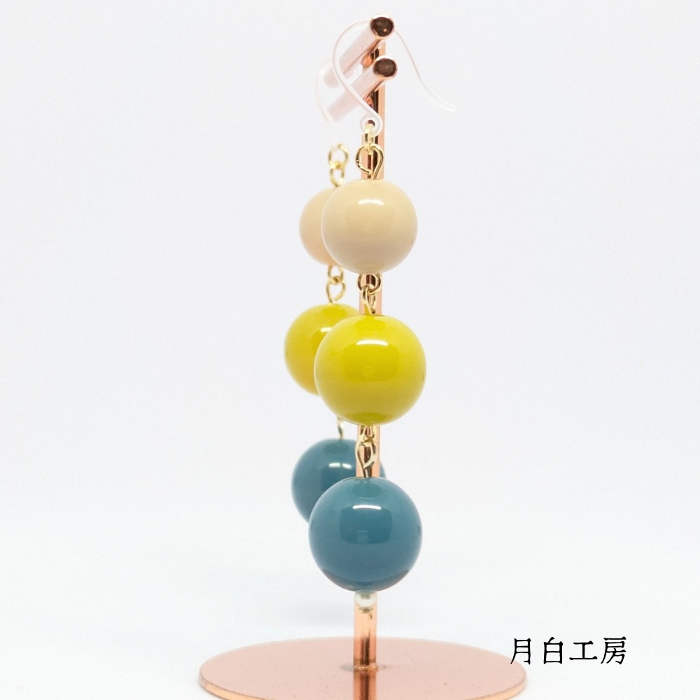 NO.124 【数量限定】3色 シンプルラウンドビーズ 3連 樹脂フックピアス