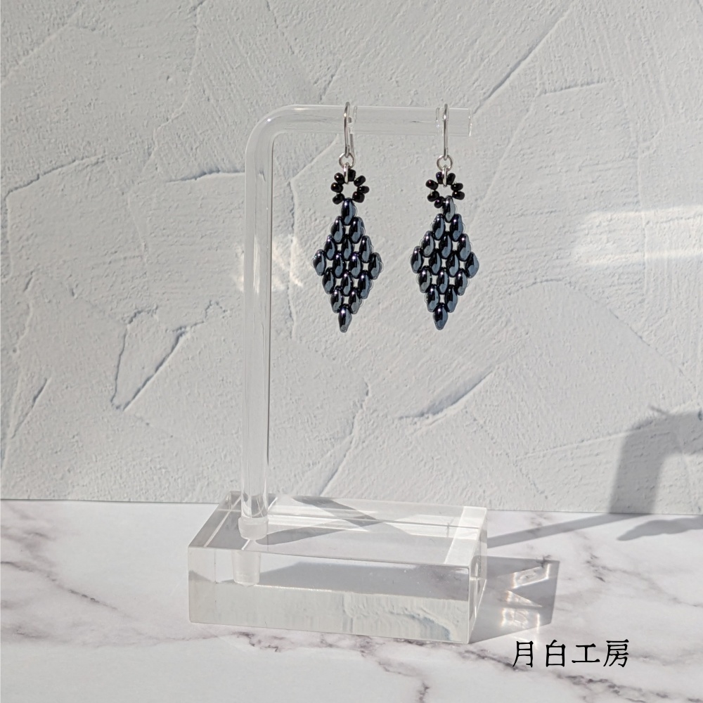 NO.128 チェコツインビーズ ブラックアイリス ダイヤ型 ピアス