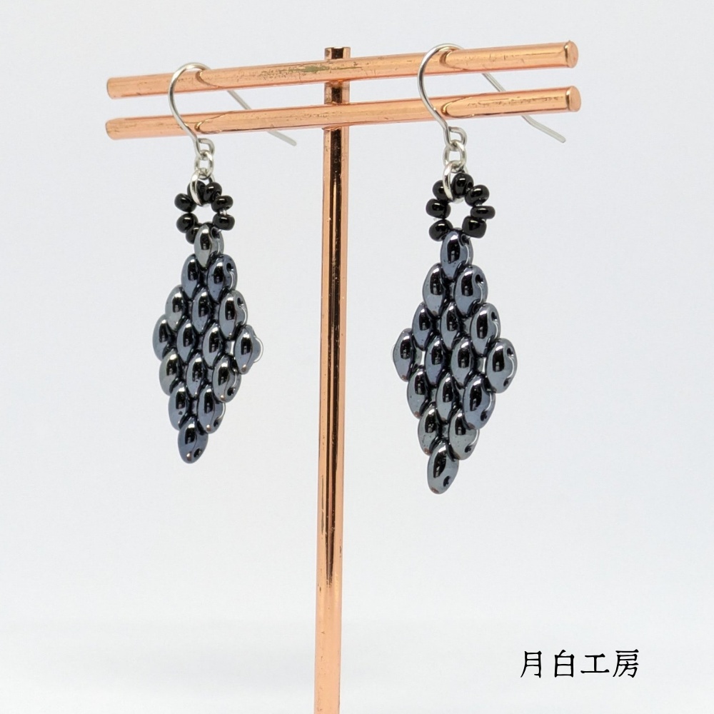 NO.128 チェコツインビーズ ブラックアイリス ダイヤ型 ピアス