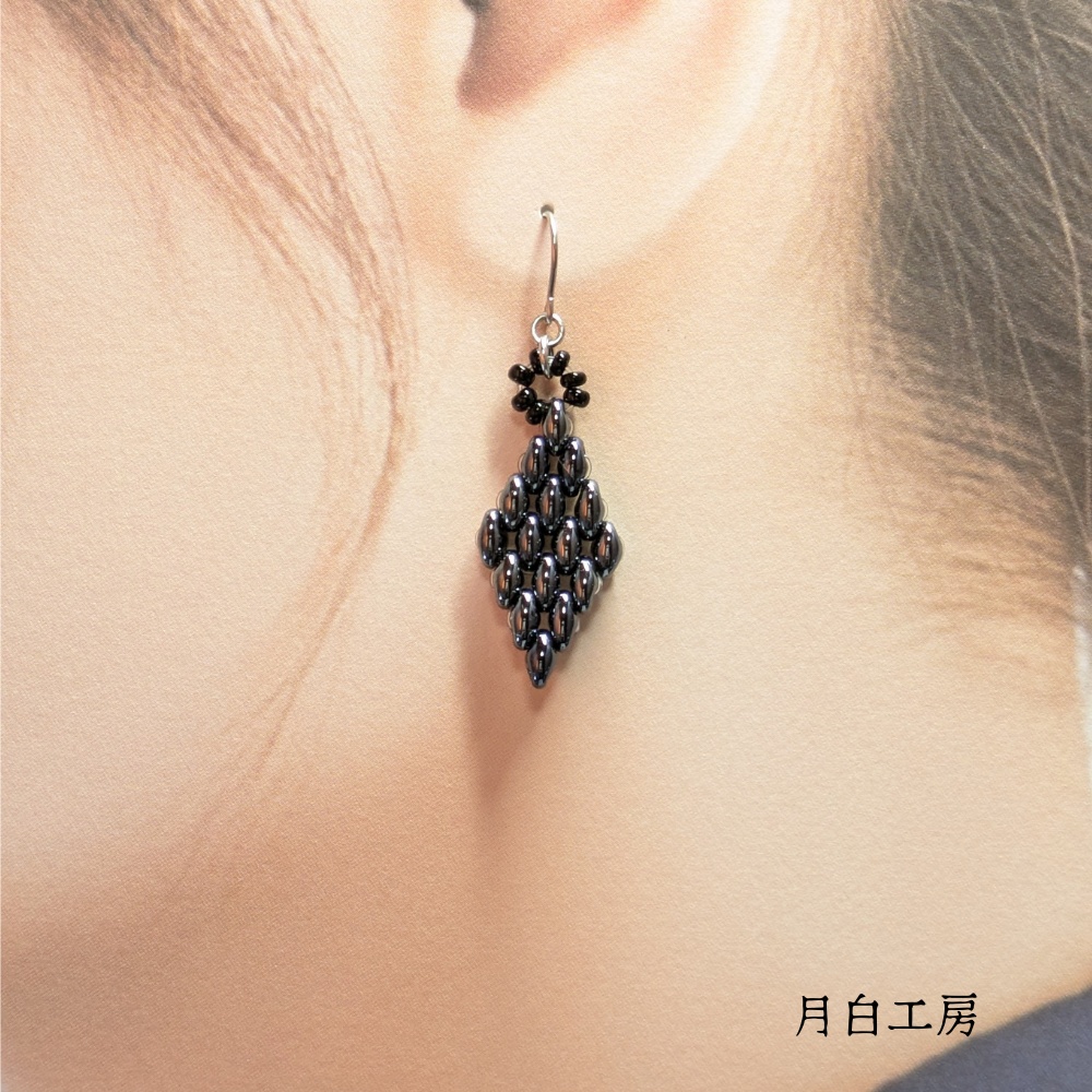 NO.128 チェコツインビーズ ブラックアイリス ダイヤ型 ピアス