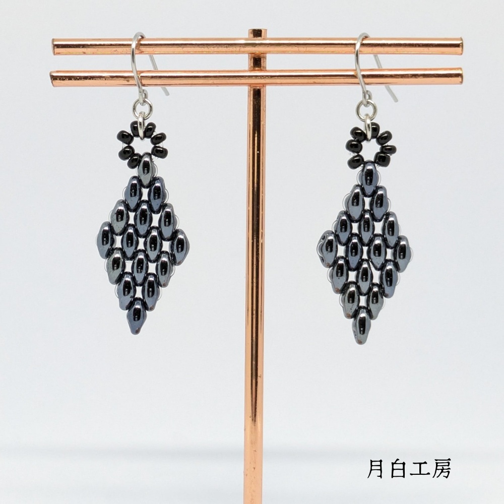 NO.128 チェコツインビーズ ブラックアイリス ダイヤ型 ピアス