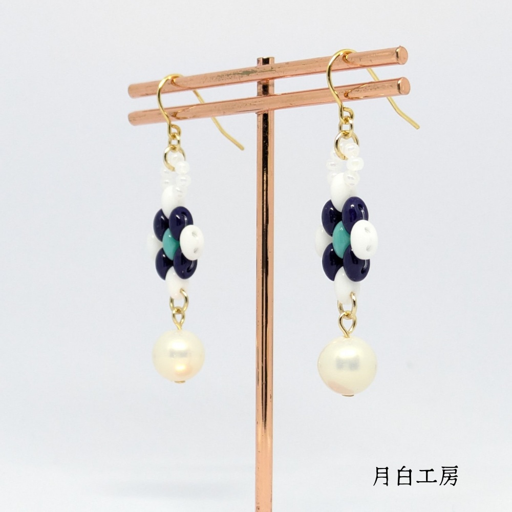 NO.129 チェコツインビーズ アーガイル調 ダイヤ型 【ブルー】 SUS316L フックピアス