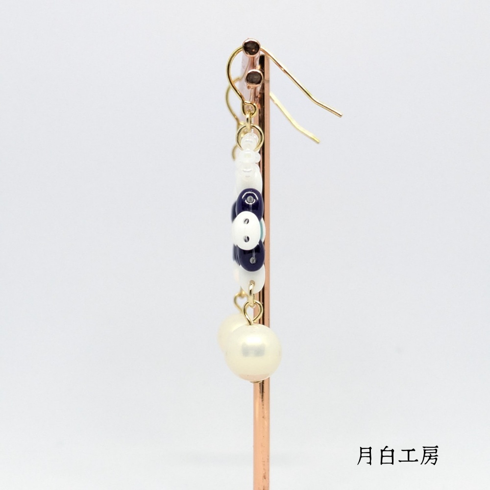 NO.129 チェコツインビーズ アーガイル調 ダイヤ型 【ブルー】 SUS316L フックピアス