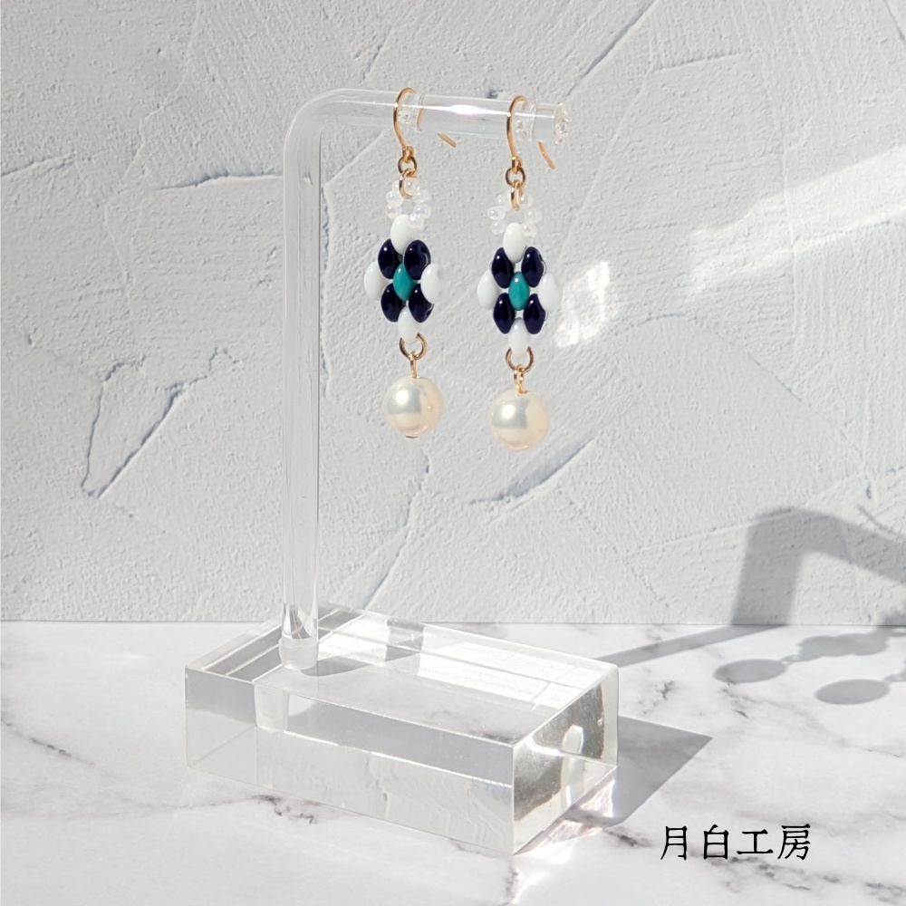 NO.129 チェコツインビーズ アーガイル調 ダイヤ型 【ブルー】 SUS316L フックピアス