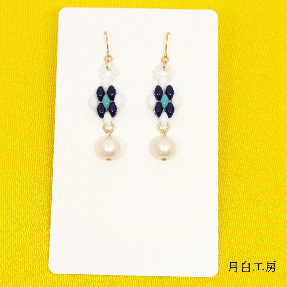 NO.129 チェコツインビーズ アーガイル調 ダイヤ型 【ブルー】 SUS316L フックピアス